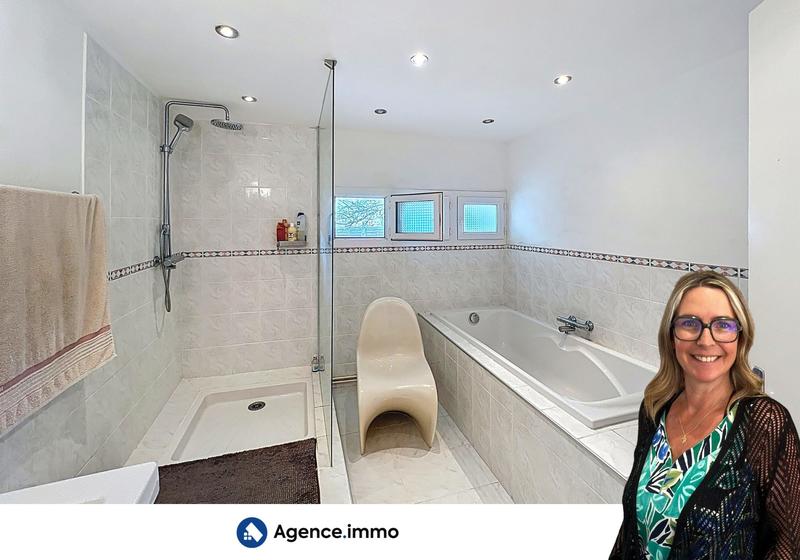 Maison - 234 m² - 8 pièces