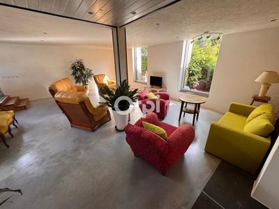 Maison - 338 m² - 6 pièces