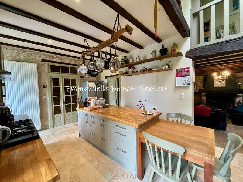 Maison - 234 m² - 8 pièces