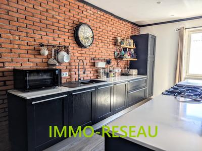 Maison - 285 m² - 8 pièces