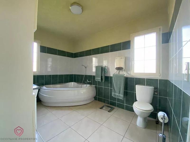 Maison - 215 m² - 5 pièces