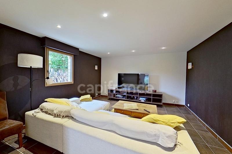 Maison - 246 m² - 10 pièces