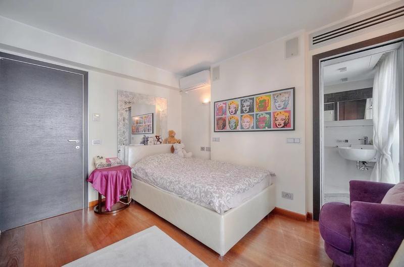 Appartement - 322 m² - 8 pièces