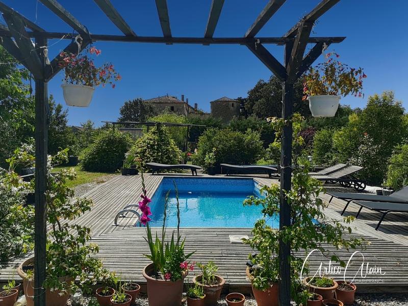 Maison en pierre - 676 m² - 11 pièces