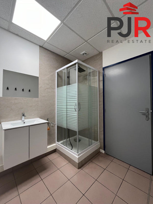 Local d'activités - 810 m²