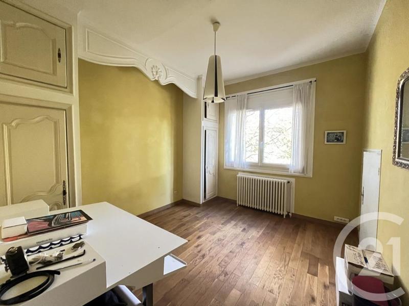 Maison - 186 m² - 7 pièces
