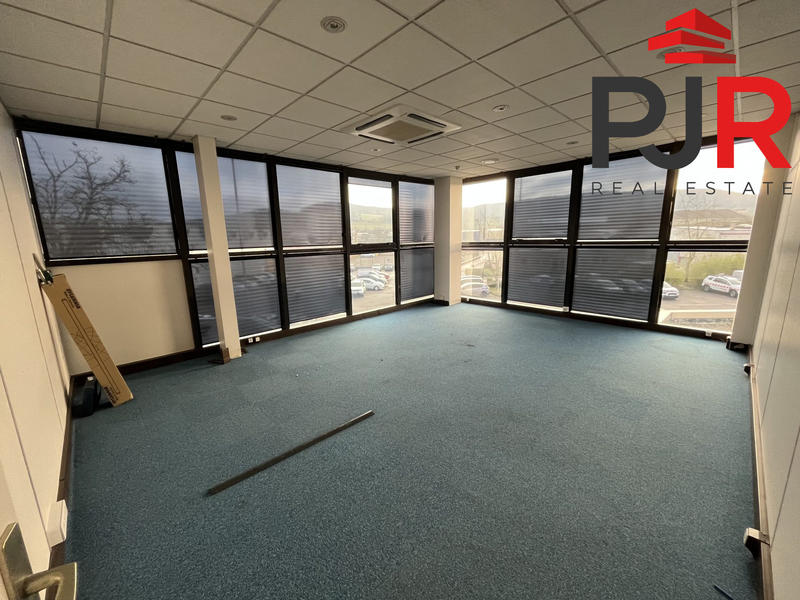 Local d'activités - 944 m²