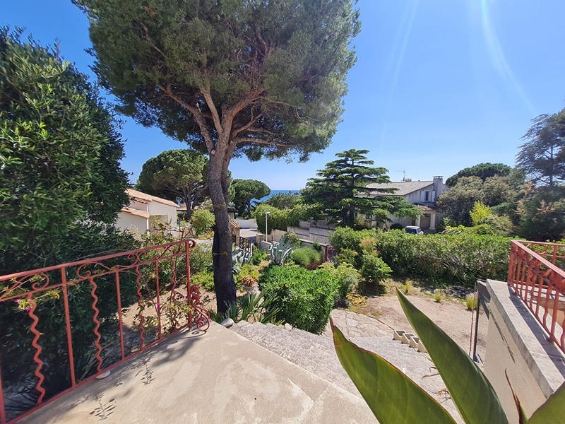 Maison - 240 m² - 8 pièces