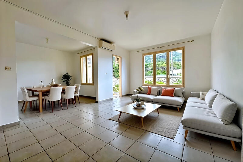 Appartement - 88 m² - 5 pièces