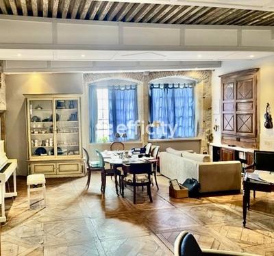 Maison - 395 m² - 12 pièces