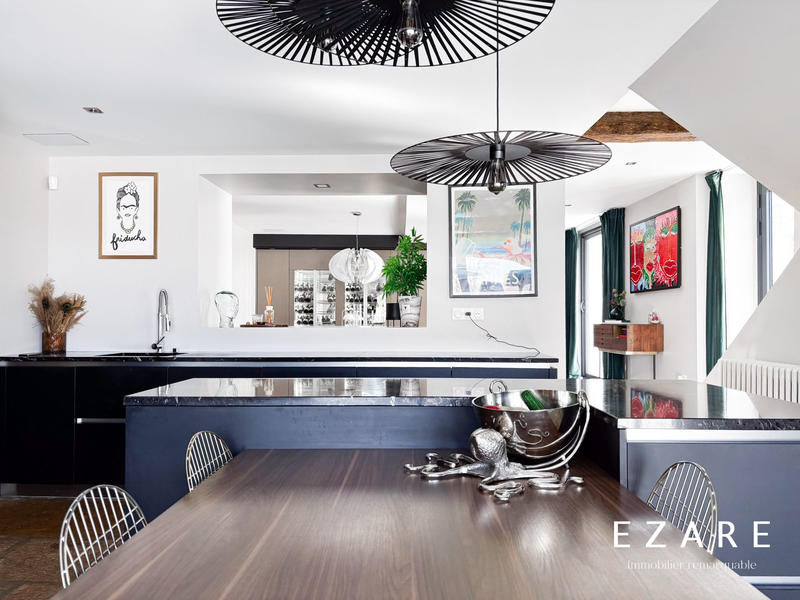 Maison - 645 m² - 23 pièces