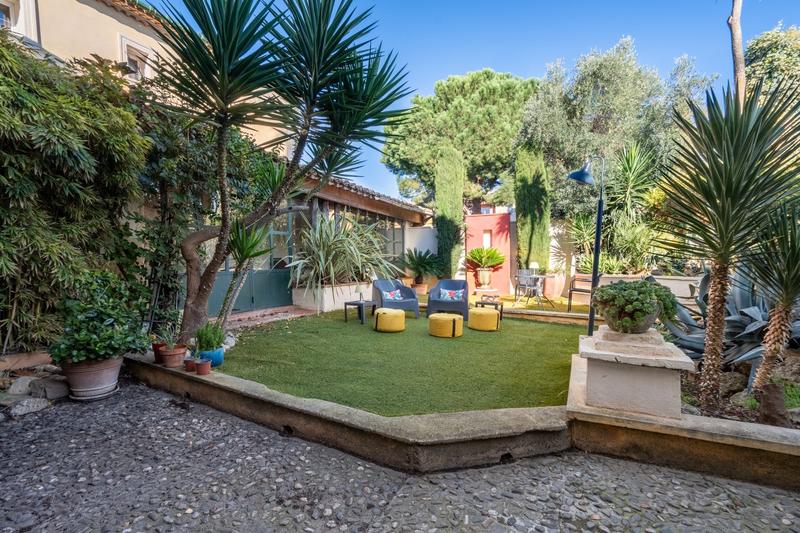 Maison - 550 m² - 10 pièces