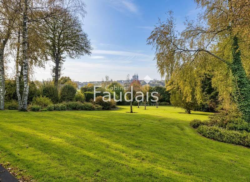 Maison - 300 m² - 7 pièces