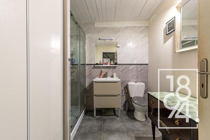 Maison - 182 m² - 8 pièces