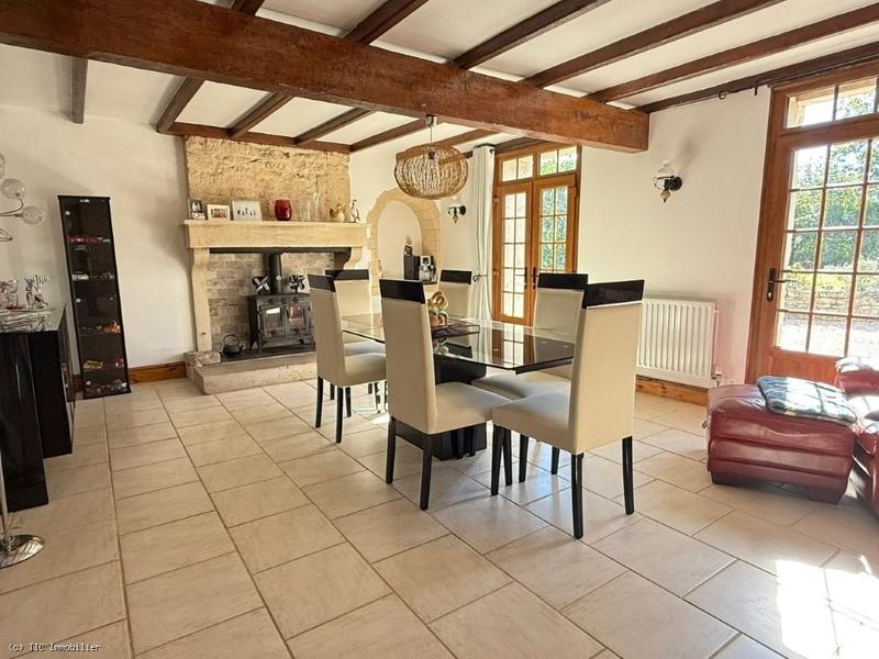 Maison en pierre - 305 m² - 10 pièces