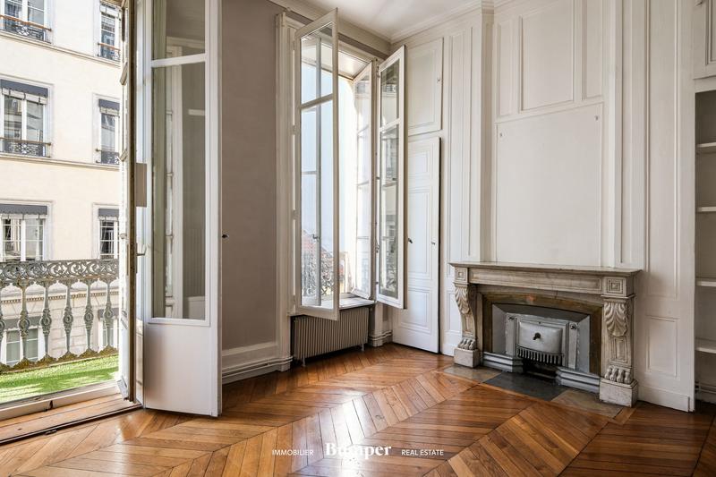 Appartement - 255 m² - 8 pièces