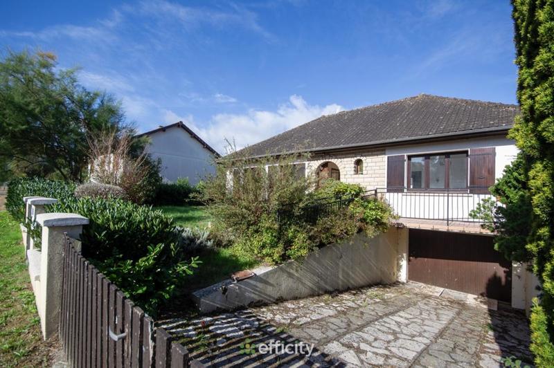 Maison traditionnelle - 230 m² - 6 pièces