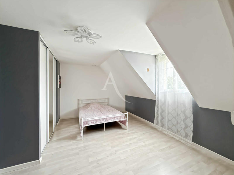 Maison - 328 m² - 8 pièces