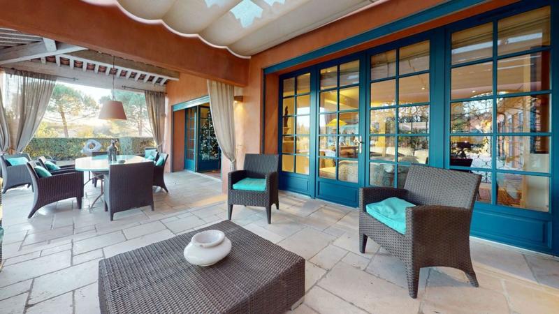 Propriété - 980 m²