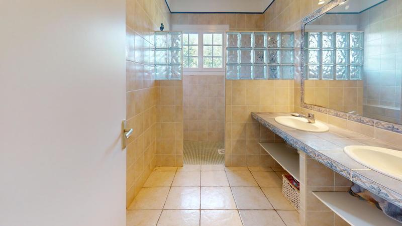 Maison - 198 m² - 7 pièces