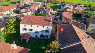 Maison - 260 m² - 9 pièces