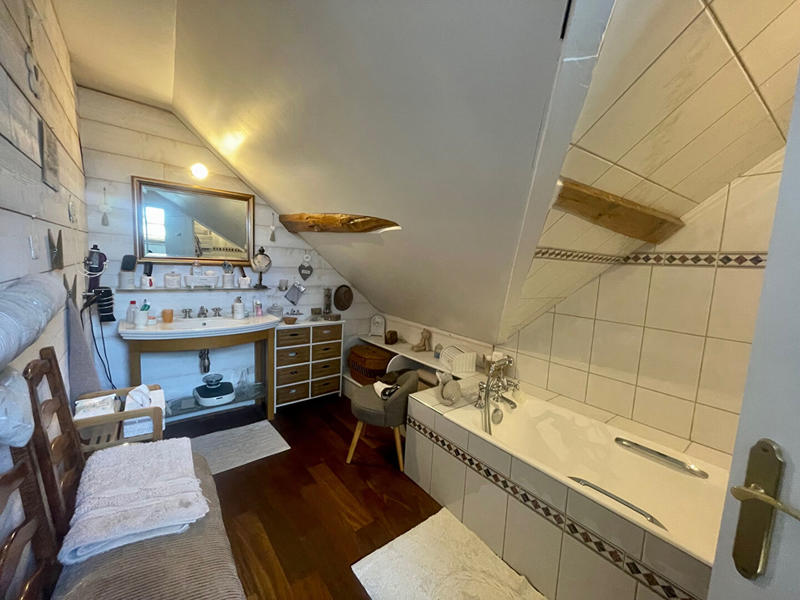 Maison - 200 m² - 8 pièces