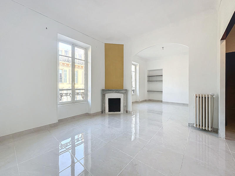 Appartement - 85 m² - 5 pièces