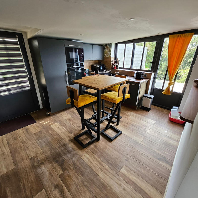 Maison - 210 m² - 7 pièces