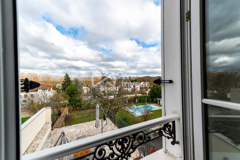 Maison - 195 m² - 9 pièces