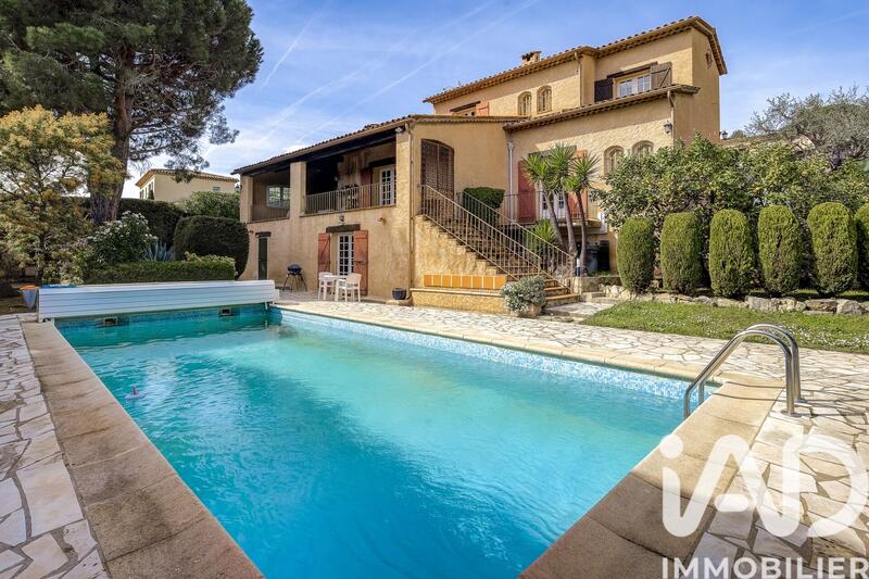 Maison - 200 m² - 6 pièces