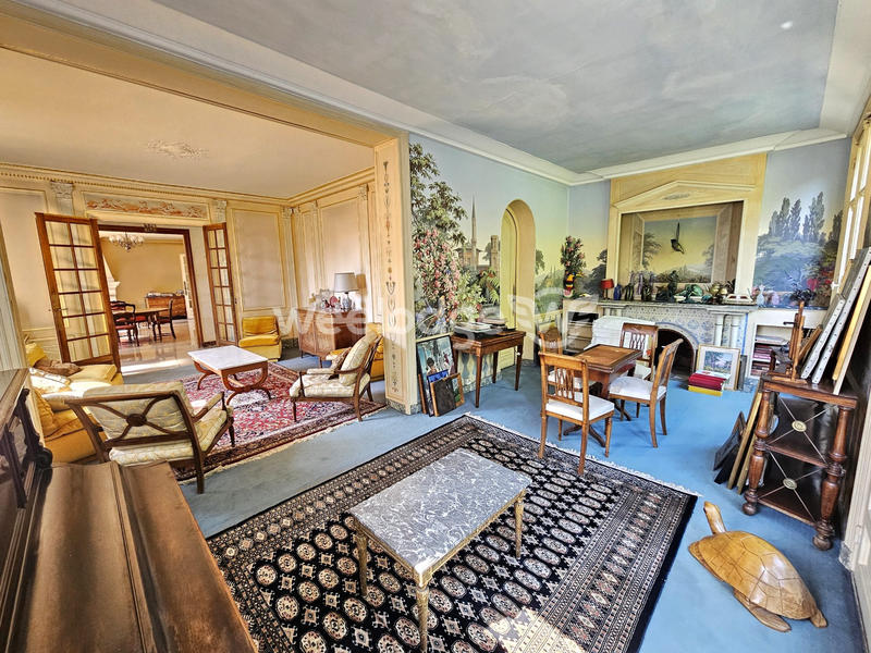 Maison - 250 m² - 10 pièces