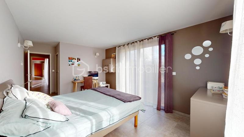 Maison traditionnelle - 171 m² - 5 pièces