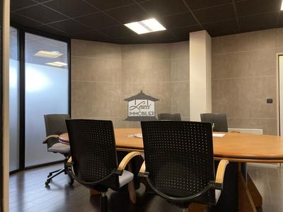 Bureau - 200 m² - 3 pièces