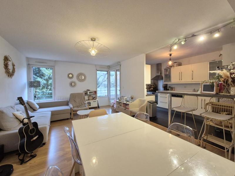 Appartement ancien - 69 m² - 3 pièces