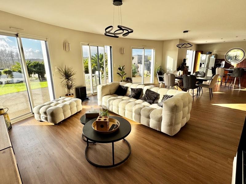 Maison - 170 m² - 9 pièces