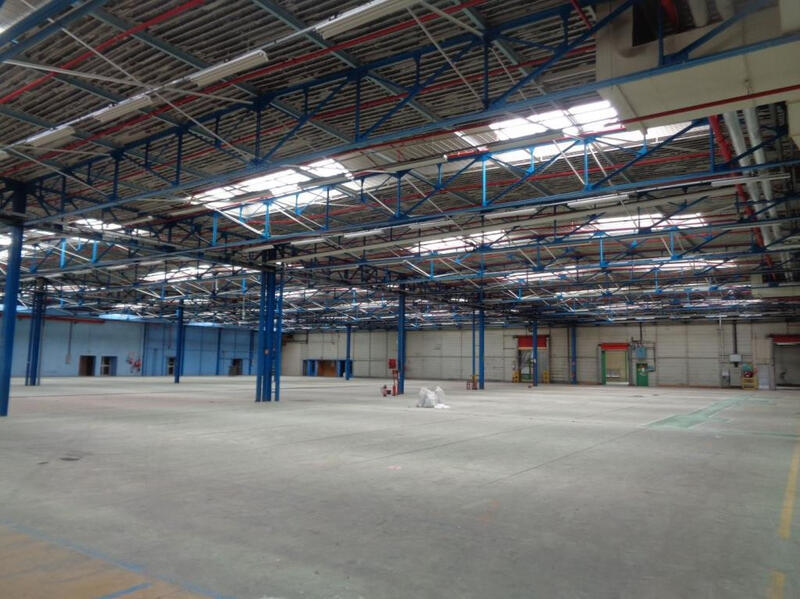 Local commercial - 25 000 m²