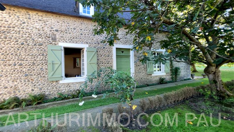 Maison - 244 m² - 6 pièces