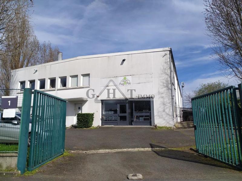 Entrepôt - 1 100 m²