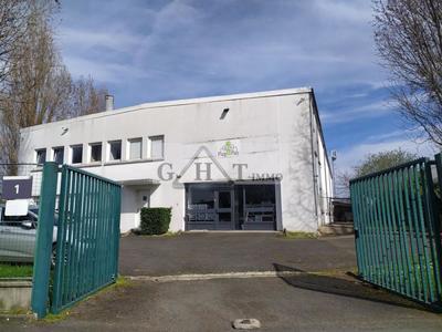 Entrepôt - 1 100 m²