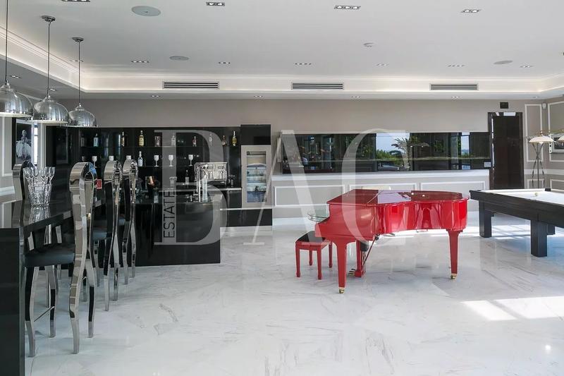 Villa - 1 000 m² - 22 pièces