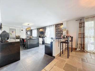 Maison - 210 m² - 9 pièces