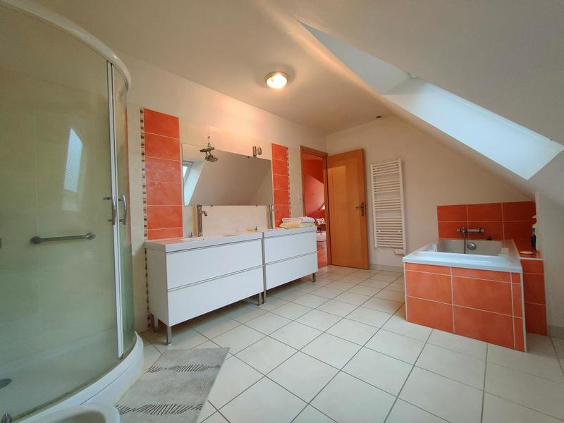 Maison - 210 m² - 6 pièces