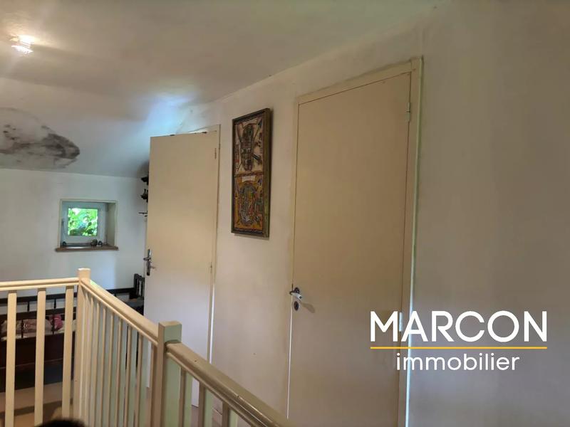 Propriété - 212 m² - 9 pièces