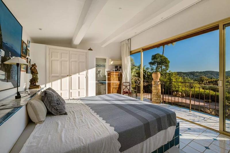 Villa - 407 m² - 11 pièces