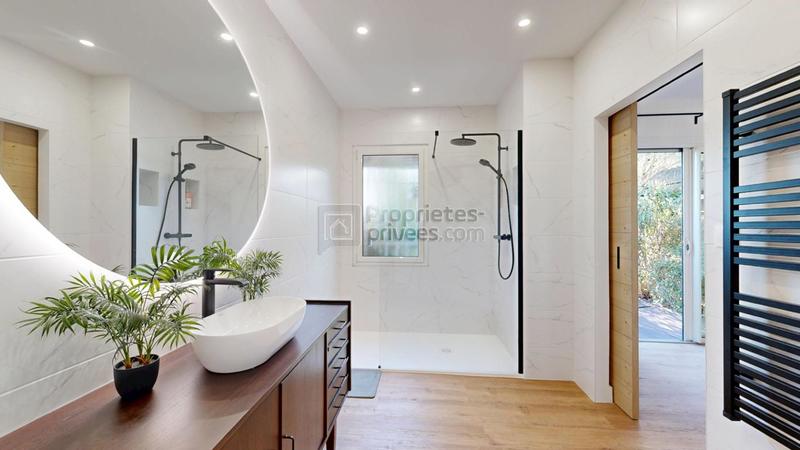 Maison - 258 m² - 8 pièces