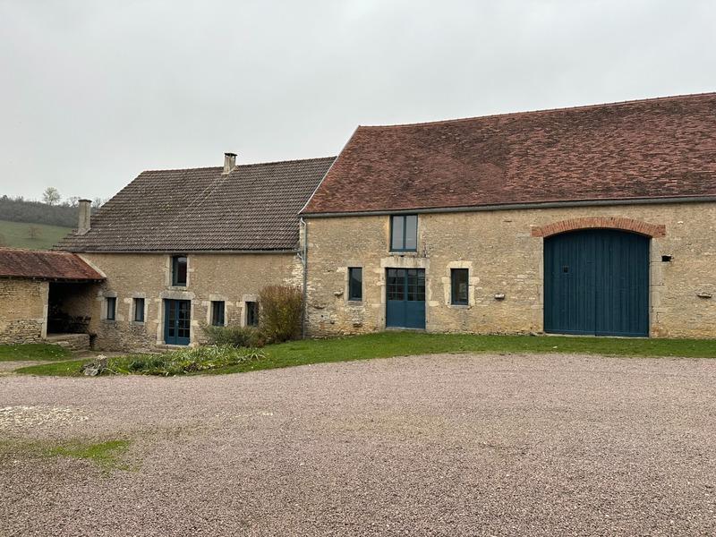 Corps de ferme - 390 m² - 15 pièces