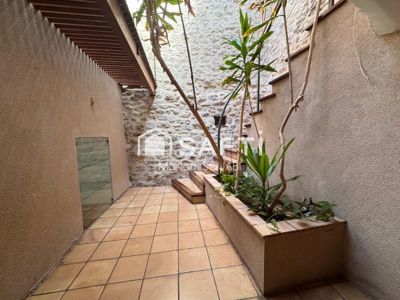 Maison - 220 m² - 6 pièces