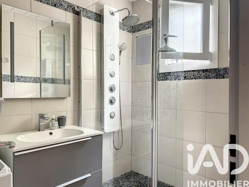 Maison - 220 m² - 7 pièces