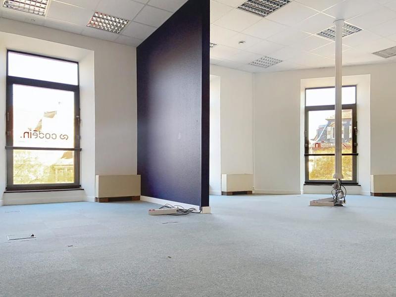 Local d'activité / Entrepôt - 77 m² - 3 pièces