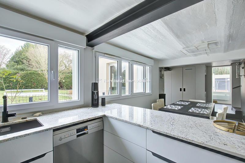 Maison - 181 m² - 7 pièces